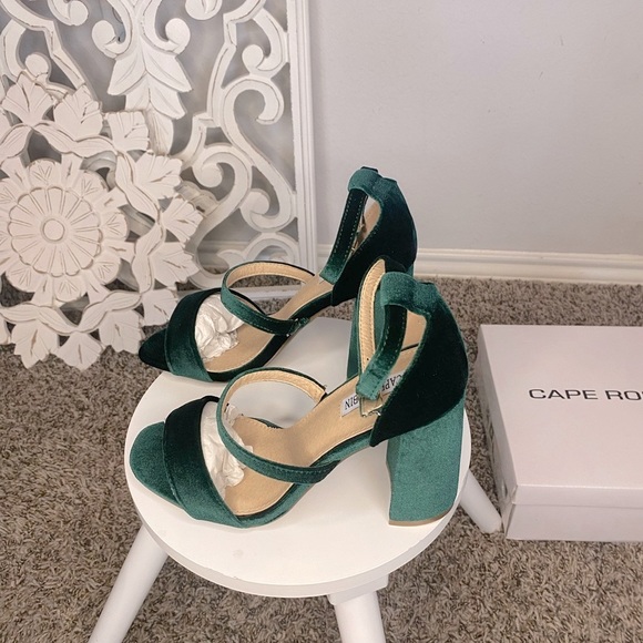 BRAND NEW IN BOX. Emerald green Velvet, nonslip base, leather insole 4 inch! - Picture 10 of 13